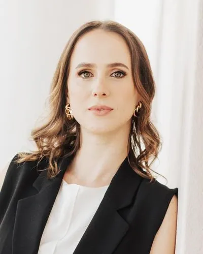 Foto da Dra. Bruna Sartori